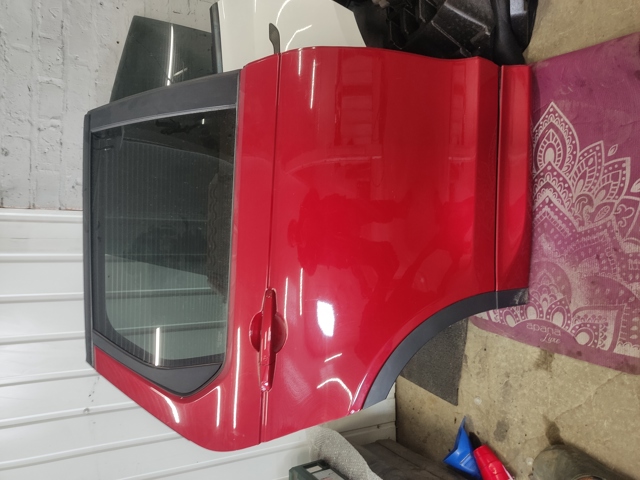 Дверь пассажирская задняя правая LR061284 LAND ROVER