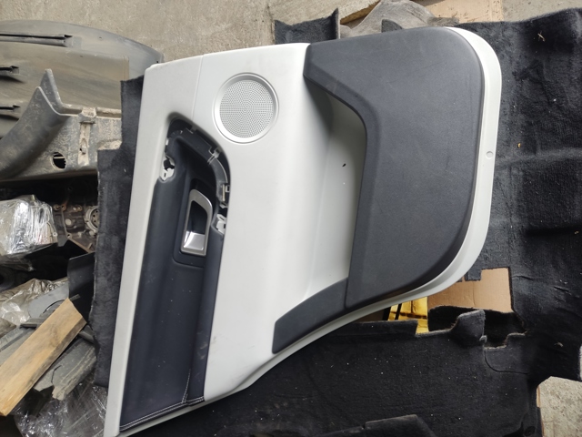 Карточки обшивки задних дверей LR064210 LAND ROVER
