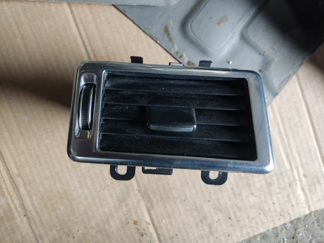 LR072448 LAND ROVER Решетка вентиляции салона на "торпедо" правая купить в Кривой Рог