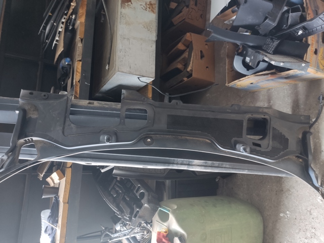 Водосток лобового стекла, жабо LR078291 LAND ROVER