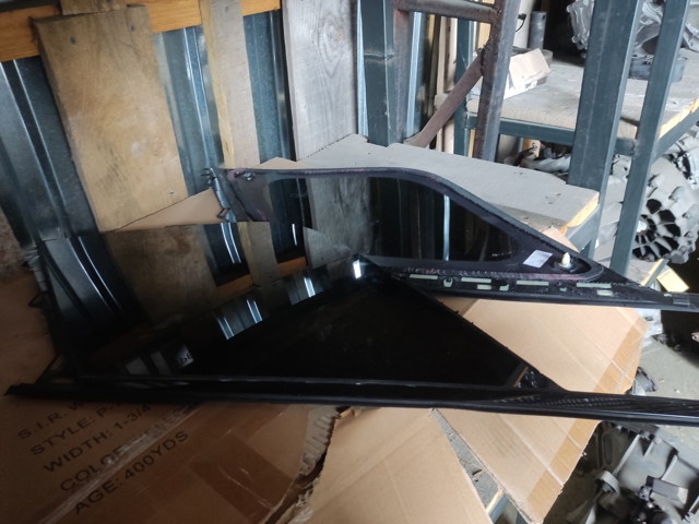 Стекло кузова/багажного отсека, левое LR078383 LAND ROVER