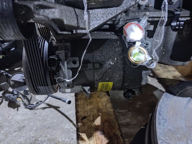Компрессор хладагента LR083480 LAND ROVER