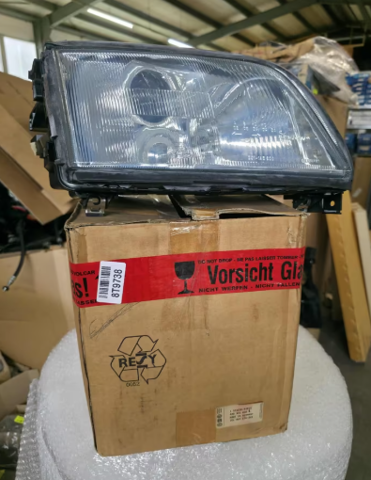 Вставка фары правой 4A0941030L VAG