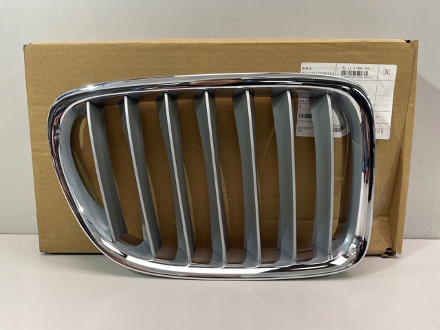 Решетка радиатора правая 2993308 BMW