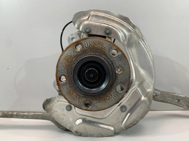 Цапфа поворотная правая 6792286 BMW