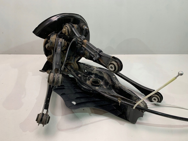 Кулак поворотный правый 6792524 BMW