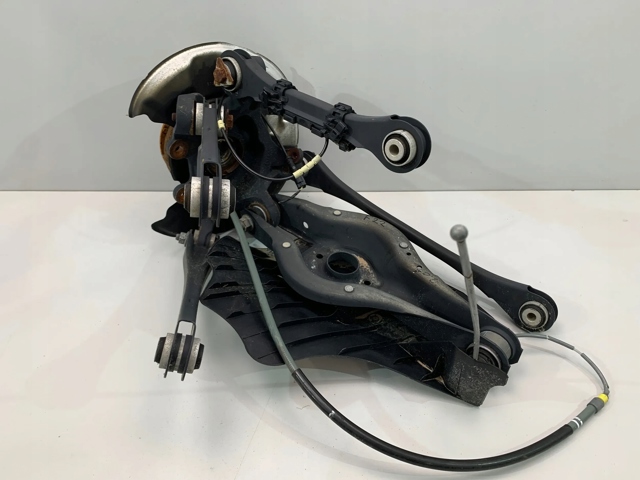 Цапфа поворотная правая 6792530 BMW