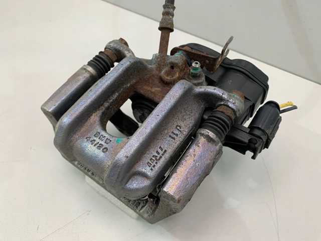 Задний правый суппорт 6793042 BMW