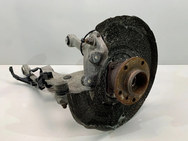 Цапфа поворотная правая 6793770 BMW