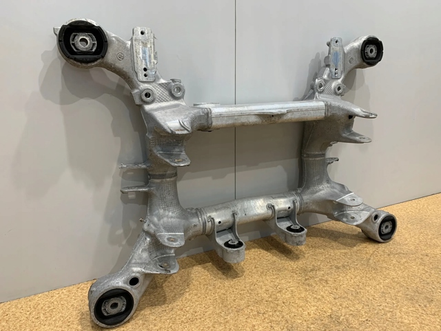 Ось задняя дополнительная 6794665 BMW