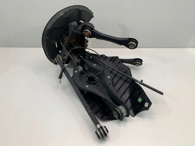 Цапфа поворотная левая 6797507 BMW