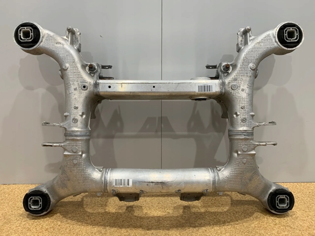 Ось задняя дополнительная 6798545 BMW