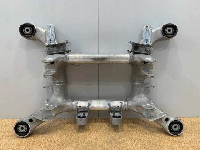 Крабобалка задней подвески 6799103 BMW