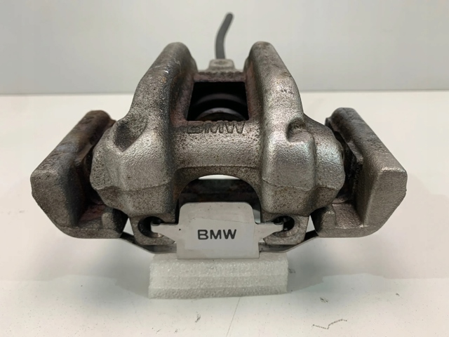 Суппорт тормозной левый задний 6850857 BMW