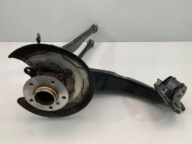 Рычаг/тяга задней подвески продольный нижний, правый 6851576 BMW