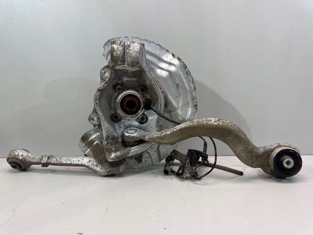 6853819 BMW Цапфа (поворотный кулак) передний левый купить в Киев