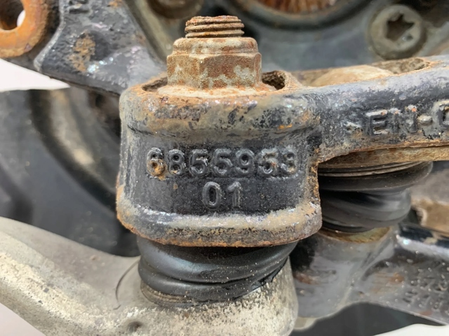 Кулак поворотный передний левый 6855953 BMW