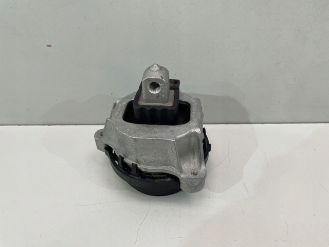 Подушка двигателя 6860466 BMW