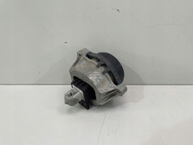 Правая опора двигателя 6860472 BMW