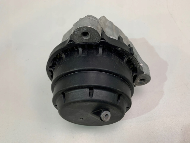 6860482 BMW Правая подушка двигателя купить в Николаев