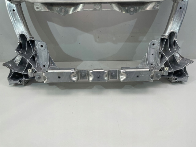 6861106 BMW Подрамник передний купить в Киев