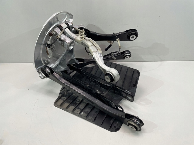6866337 BMW Цапфа (поворотный кулак) задний левый купить в Хмельницкий