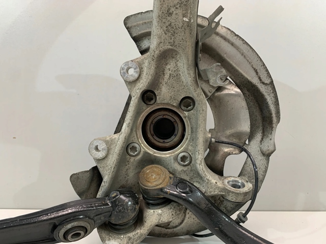 6869869 BMW Цапфа передняя левая купить в Львов