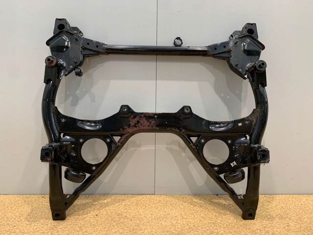 Подрамник передней подвески 6872118 BMW