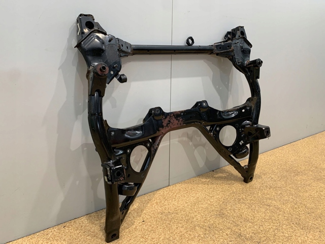 6872118 BMW Подрамник передний купить в Ирпень