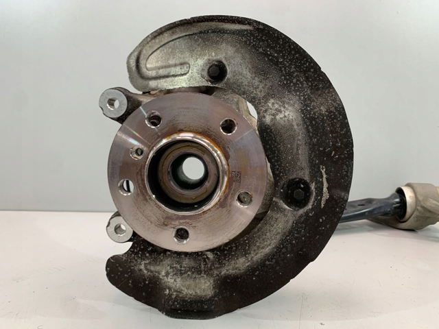 Кулак поворотный передний левый 6876643 BMW