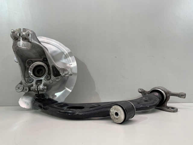 6876646 BMW Цапфа передняя правая купить в Черновцы