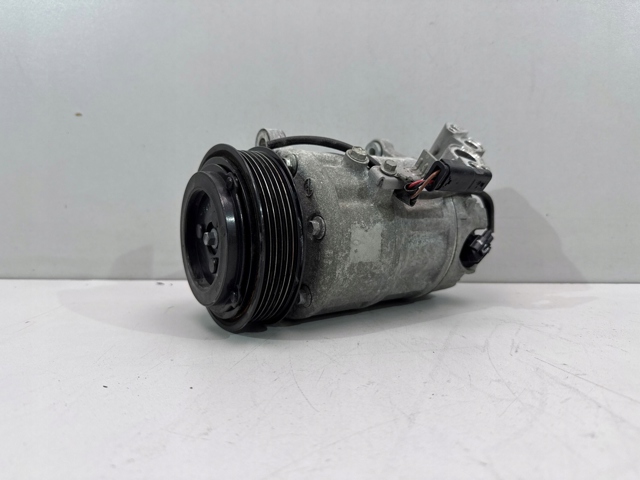 Компрессор кондиционера 7948805 BMW