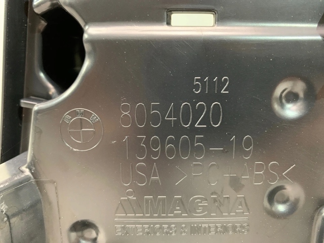 Правый кронштейн заднего бампера 8054020 BMW