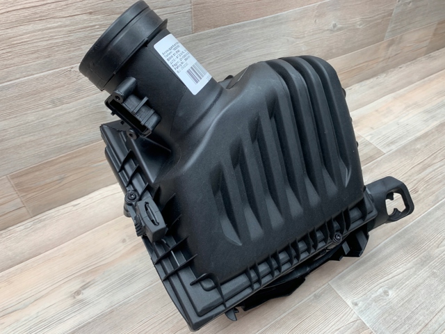 8513916 BMW Корпус воздушного фильтра купить в Каменское