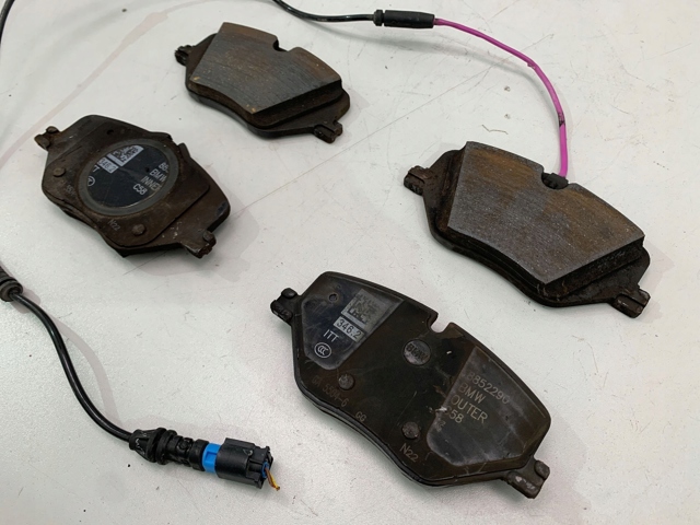 Передние тормозные колодки 8852291 BMW