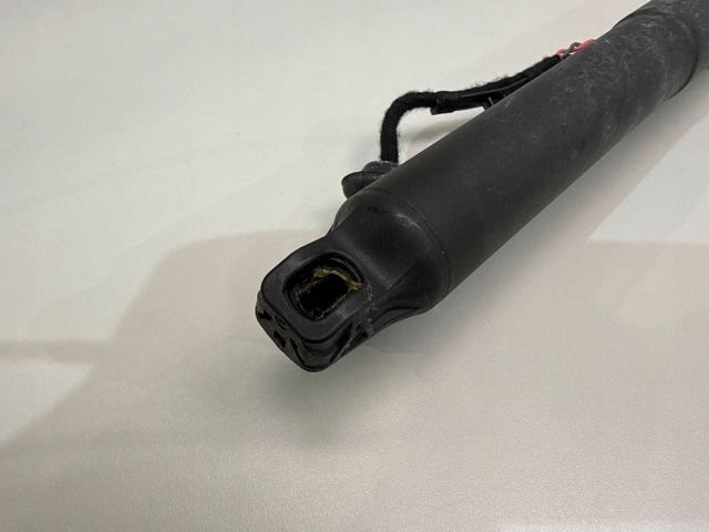 Амортизатор задней двери 9450475 BMW