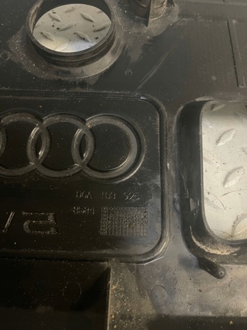 VAG 06A103925J Крышка двигателя в наличии Ровно