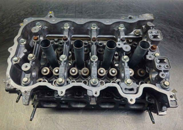 Головка блока цилиндров (ГБЦ) 1110149465 TOYOTA