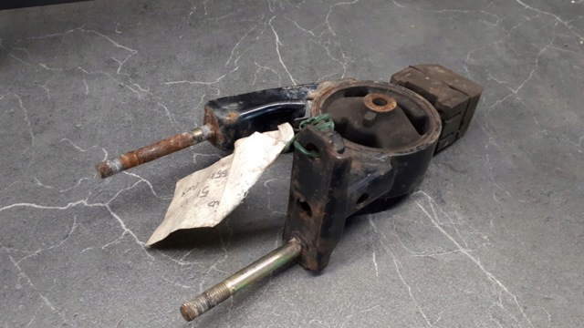 Задняя опора двигателя 1237133020 TOYOTA