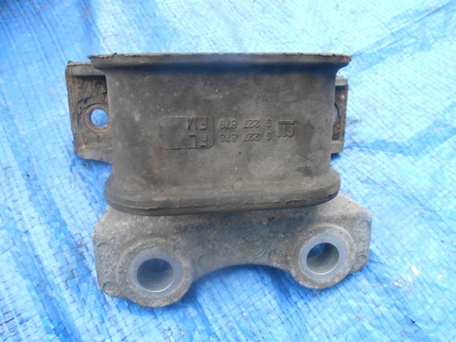 Подушка двигателя 13125208 OPEL