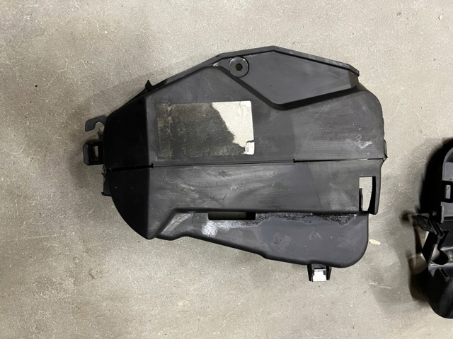 135639858R RENAULT Верхний кожух ремня ГРМ купить в Николаев