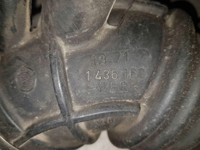 Патрубок дроссельный 13711436162 BMW