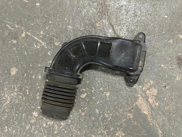 165555837R RENAULT Патрубок воздушный, вход воздушного фильтра купить в Сумы