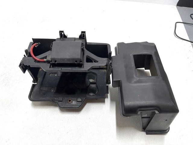 VAG 1J0915435B Крышка аккумулятора в наличии Ужгород