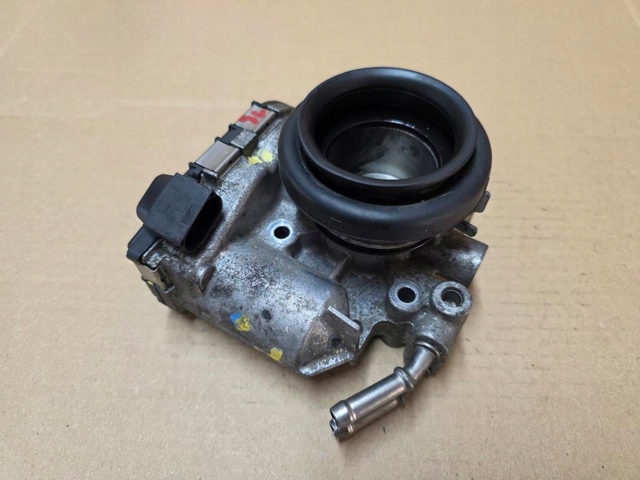Блок дроссельной заслонки Toyota Yaris