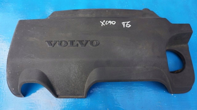 VOLVO 30650468 Крышка двигателя в наличии Ирпень