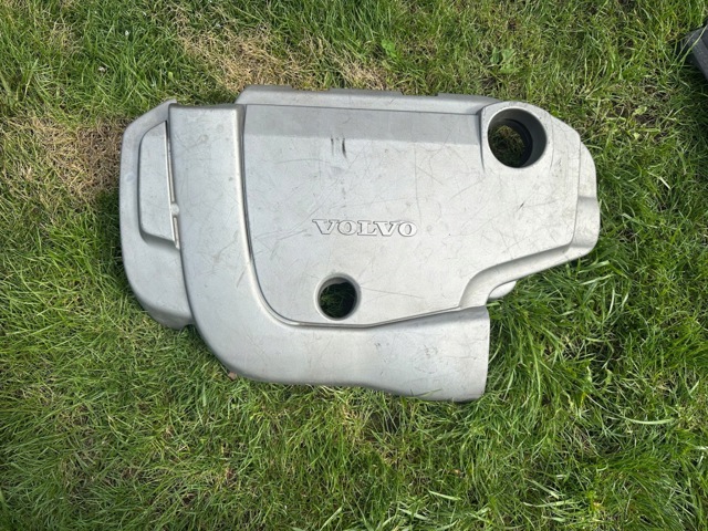 VOLVO 30777929 Крышка мотора декоративная в наличии Ужгород