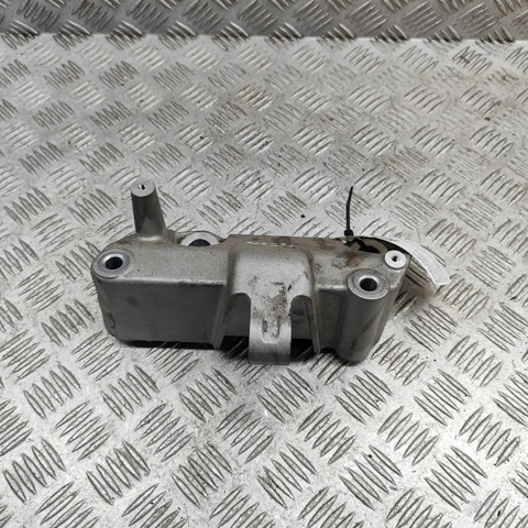 VOLVO 31686307 Кронштейн подушки (опоры) двигателя левой в наличии Ужгород