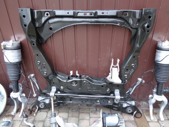 Крабобалка передней подвески 32268633 VOLVO