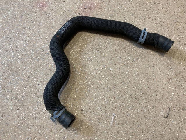 VAG 4KE145925D Шланг (патрубок) радиатора охлаждения верхний в наличии Украина